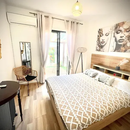 Ibiscus Pool & Garden Walk To Beach, Harbour & Castle, Kato *