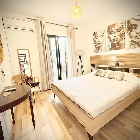 Ibiscus With Pool, Walk To Beach, Harbour,kato بافوس