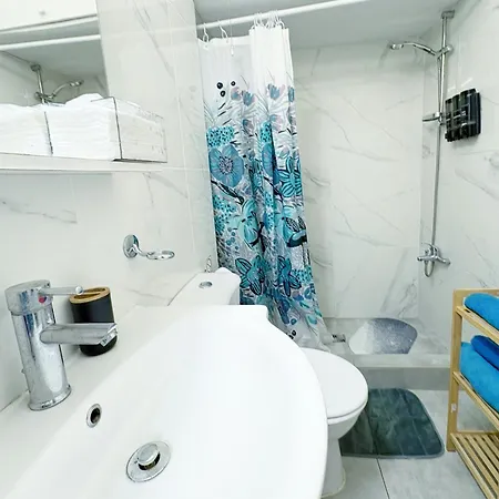 Ibiscus Pool & Garden Walk To Beach, Harbour & Castle, Kato Apartment *