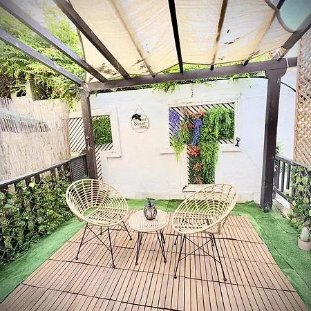 Ibiscus Pool & Garden Walk To Beach, Harbour & Castle, Kato *