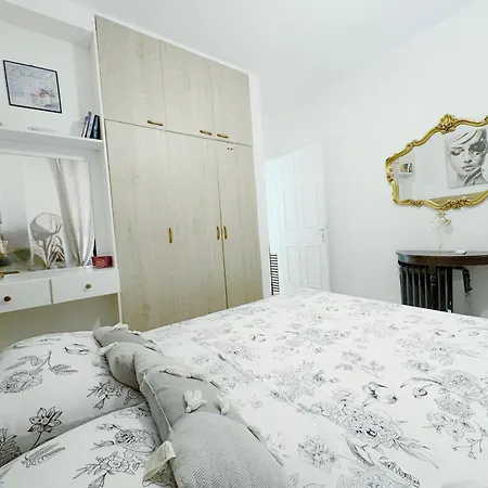 Daire Ibiscus Pool & Garden Walk To Beach, Harbour & Castle, Kato Pafos