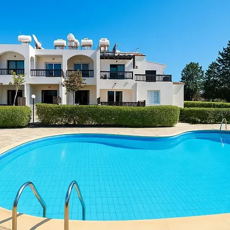 Ibiscus Pool & Garden Walk To Beach, Harbour & Castle, Kato Διαμέρισμα *