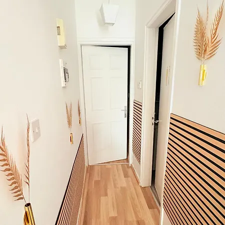 Ibiscus Pool & Garden Walk To Beach, Harbour & Castle, Kato Apartament *