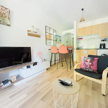 Apartment Ibiscus Pool & Garden Walk To Beach, Harbour & Castle, Kato