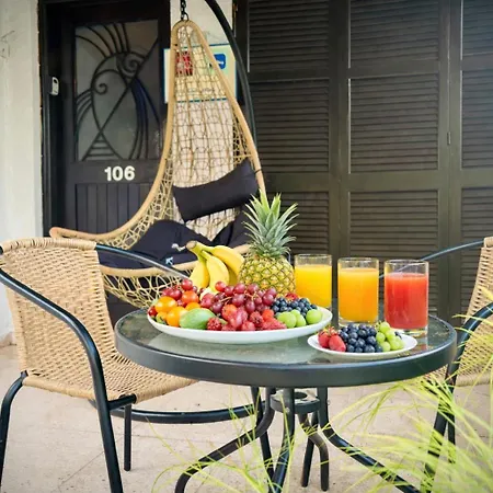 Ibiscus Pool & Garden Walk To Beach, Harbour & Castle, Kato *