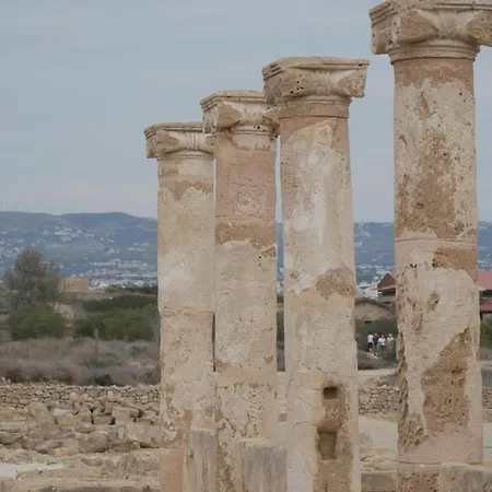 Ibiscus Pool & Garden Walk To Beach, Harbour & Castle, Kato Διαμέρισμα Πάφος