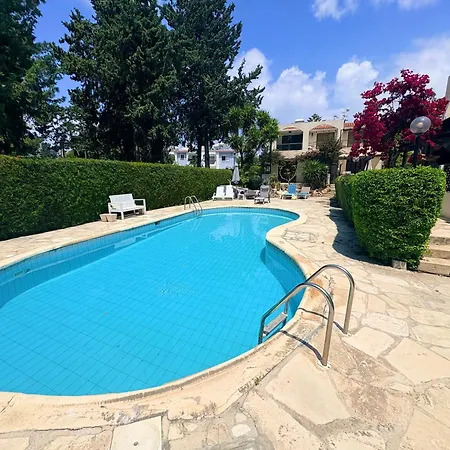 Ibiscus Pool & Garden Walk To Beach, Harbour & Castle, Kato Διαμέρισμα *