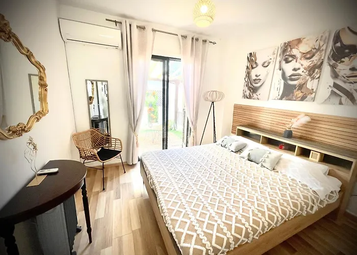 Ibiscus Pool & Garden Walk To Beach, Harbour & Castle, Kato *