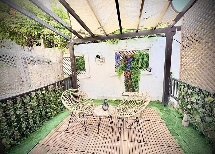 Ibiscus Pool & Garden Walk To Beach, Harbour & Castle, Kato *