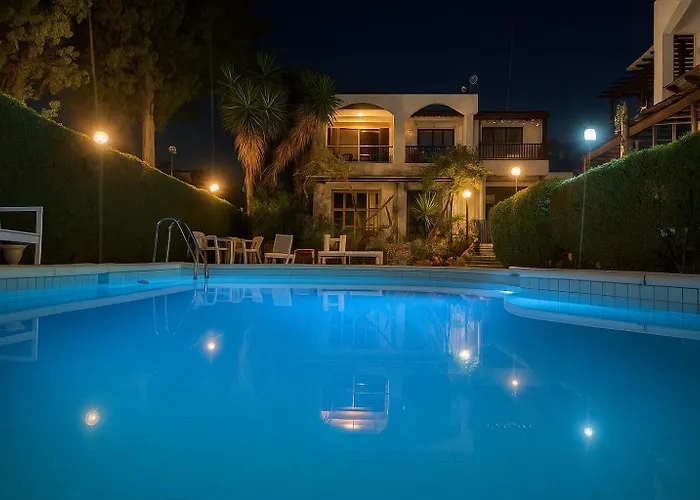 アパート Ibiscus Pool & Garden Walk To Beach, Harbour & Castle, Kato