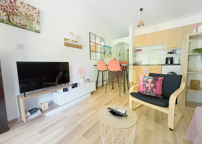 アパート Ibiscus Pool & Garden Walk To Beach, Harbour & Castle, Kato