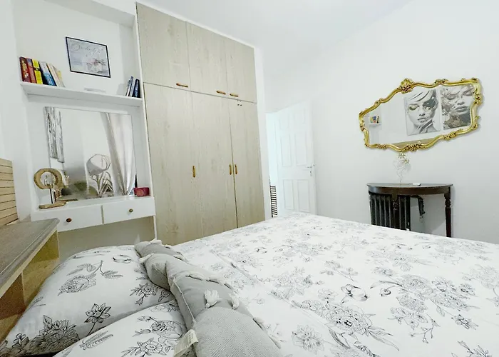 アパート Ibiscus Pool & Garden Walk To Beach, Harbour & Castle, Kato パ フォス