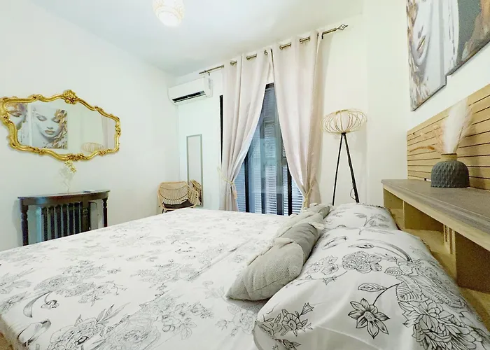 アパート Ibiscus Pool & Garden Walk To Beach, Harbour & Castle, Kato