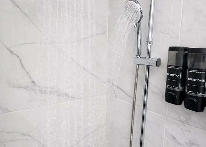 Ibiscus Pool & Garden Walk To Beach, Harbour & Castle, Kato *