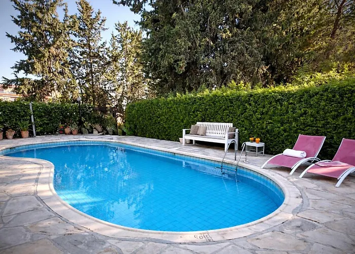 Ibiscus Pool & Garden Walk To Beach, Harbour & Castle, Kato アパート