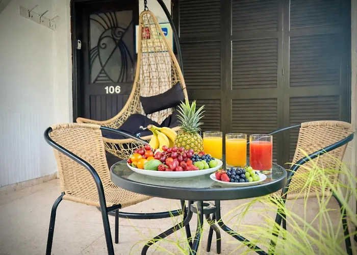 Ibiscus Pool & Garden Walk To Beach, Harbour & Castle, Kato *