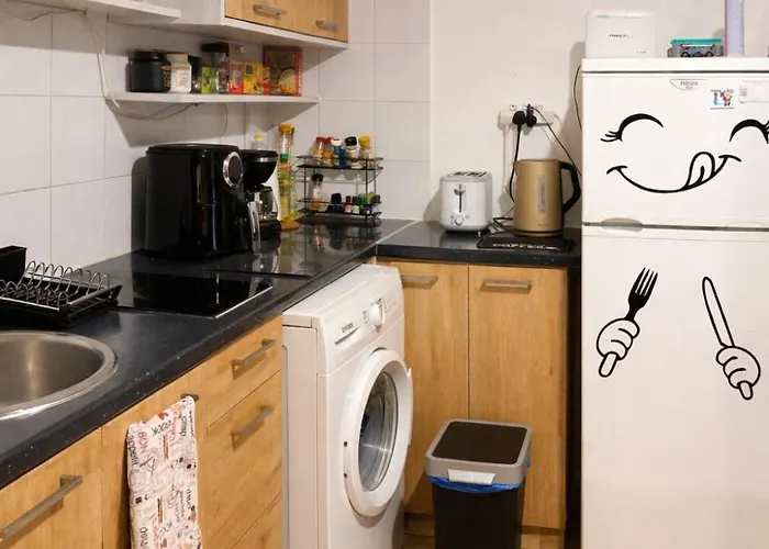 Ibiscus Pool & Garden Walk To Beach, Harbour & Castle, Kato Apartmán