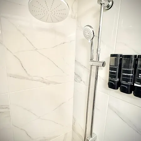 Appartement Ibiscus Pool & Garden Walk To Beach, Harbour & Castle, Kato